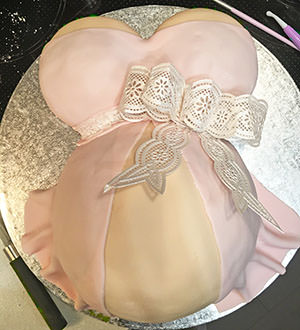 babyparty babybauch-torte unfertig